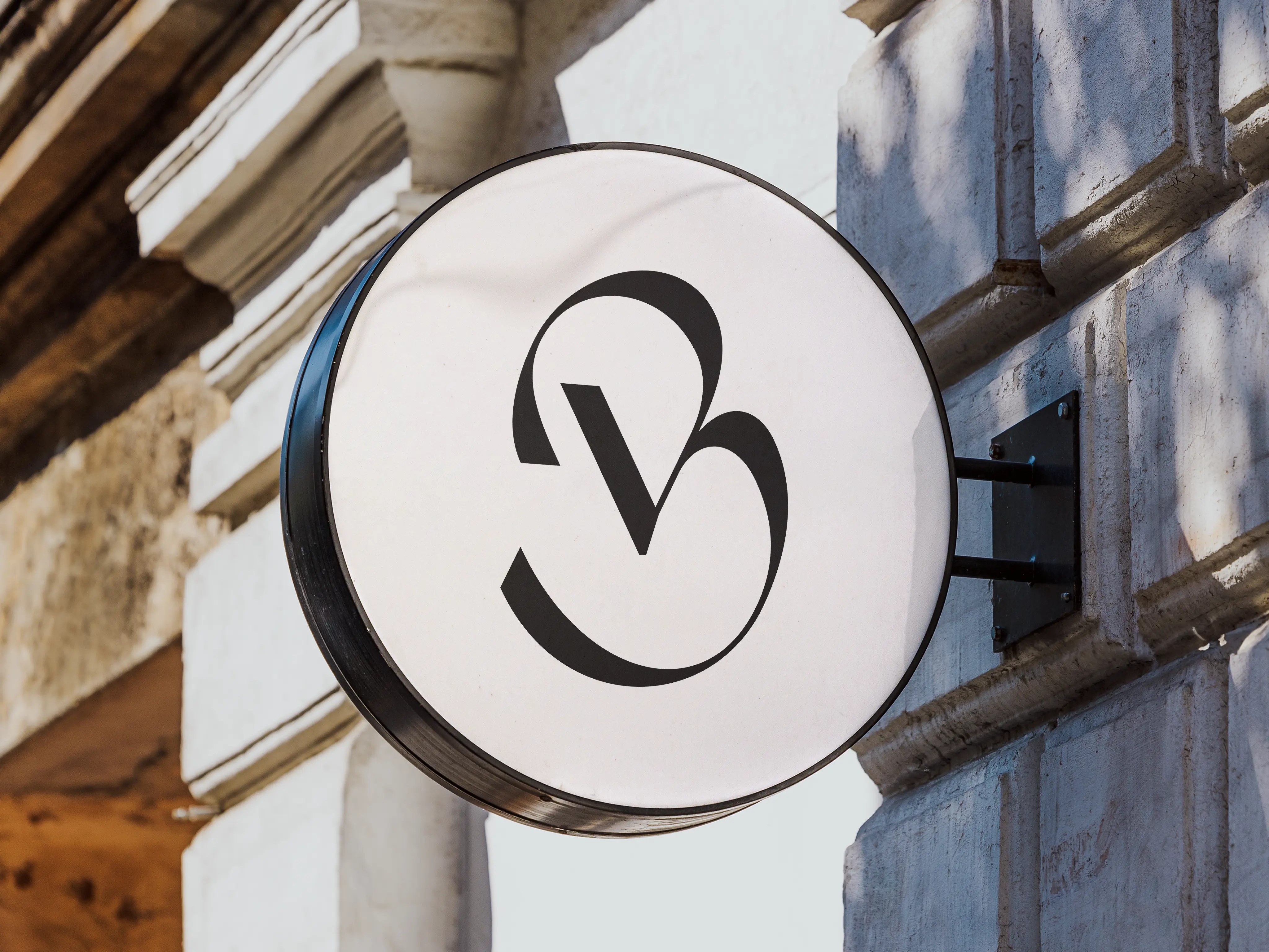 La Bella Vida round sign